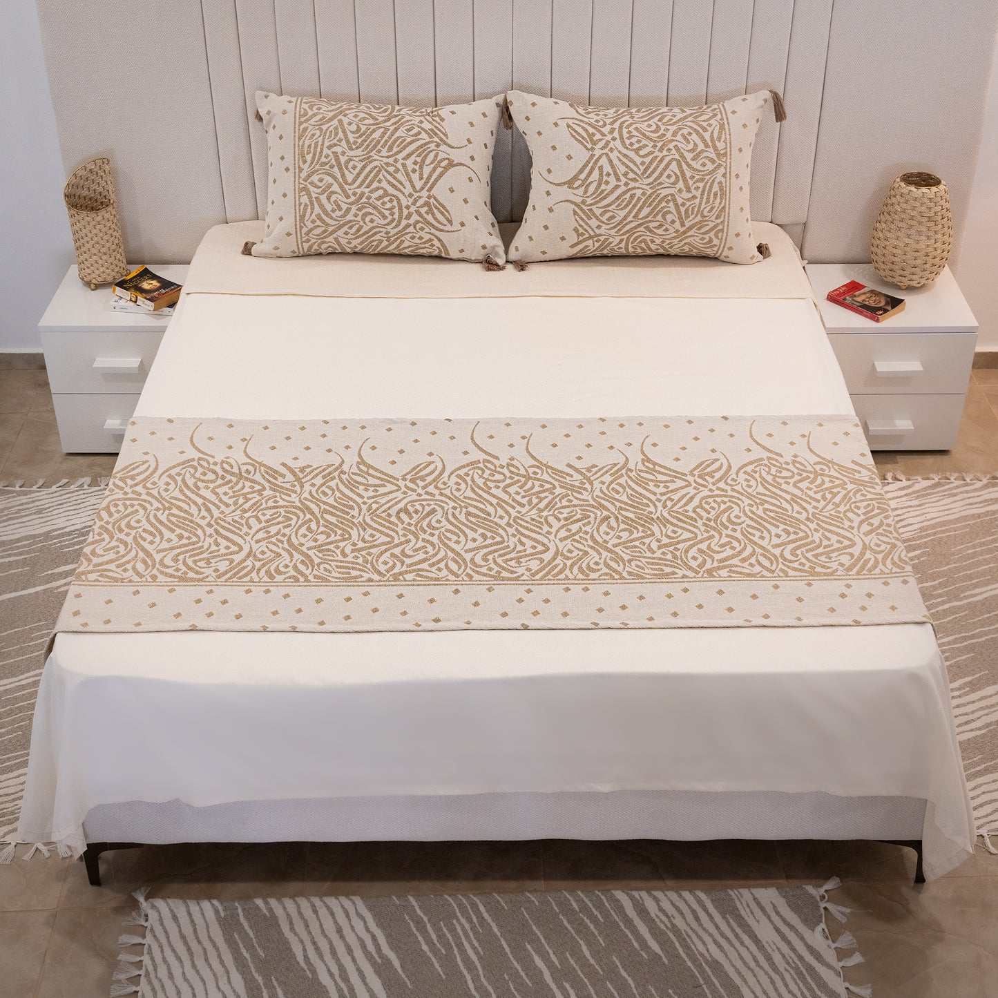 Chemin de lit Calligraphie + 2 Housses de coussin