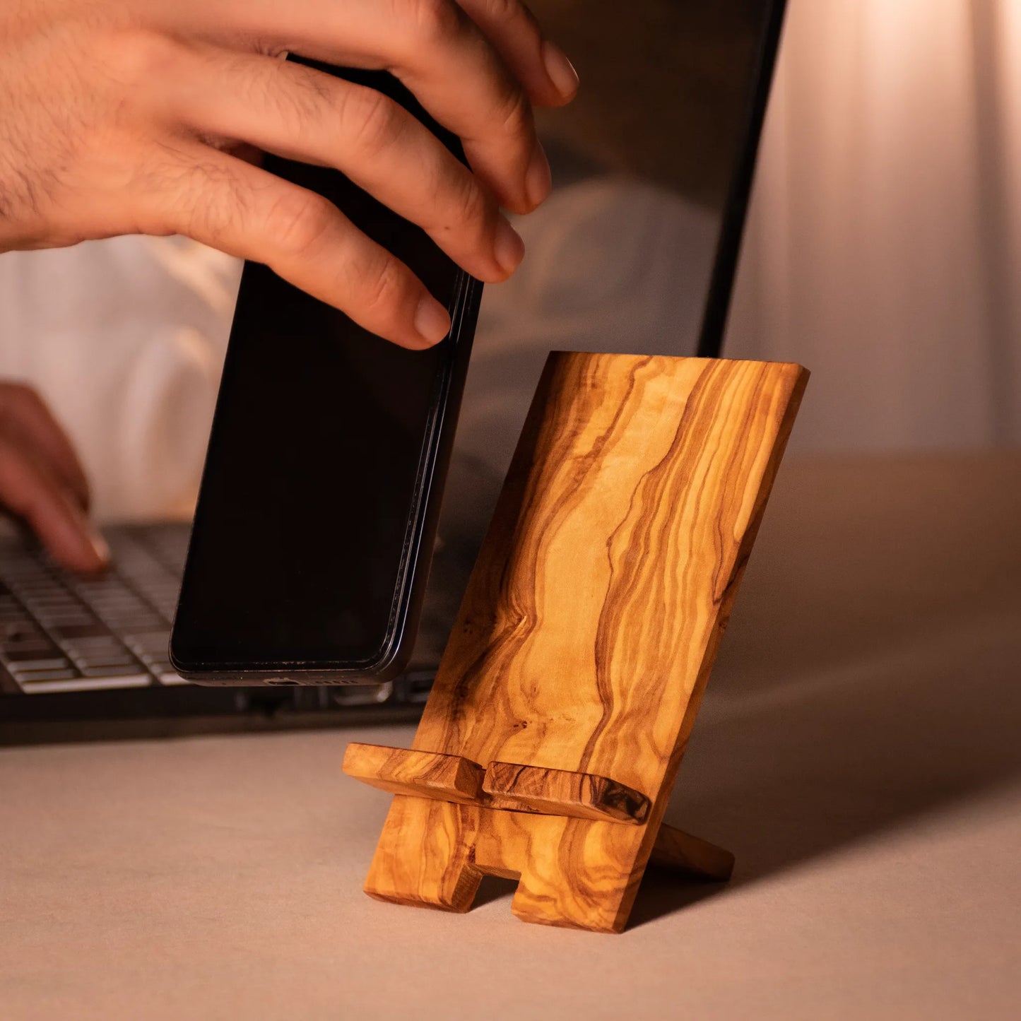 Support de Téléphone en Bois d’Olivier Ecostand