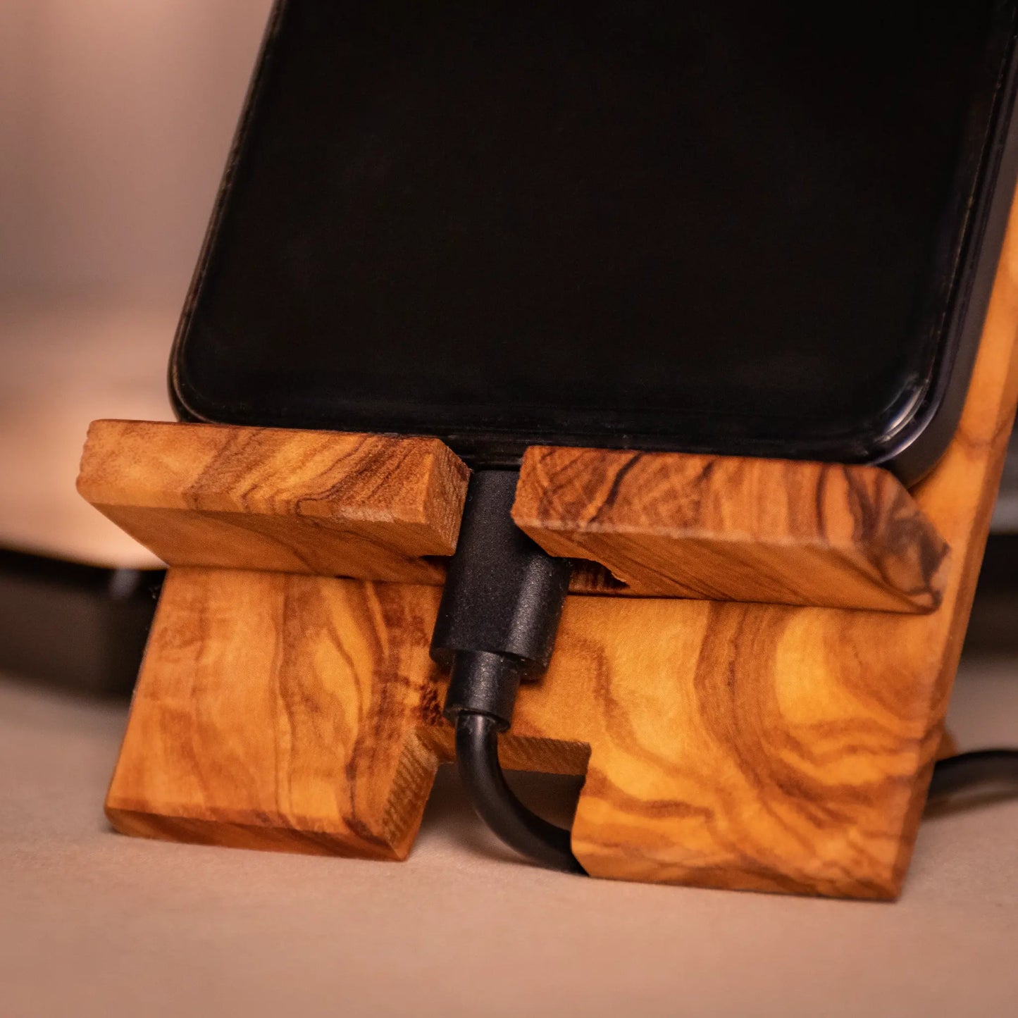 Support de Téléphone en Bois d’Olivier Ecostand