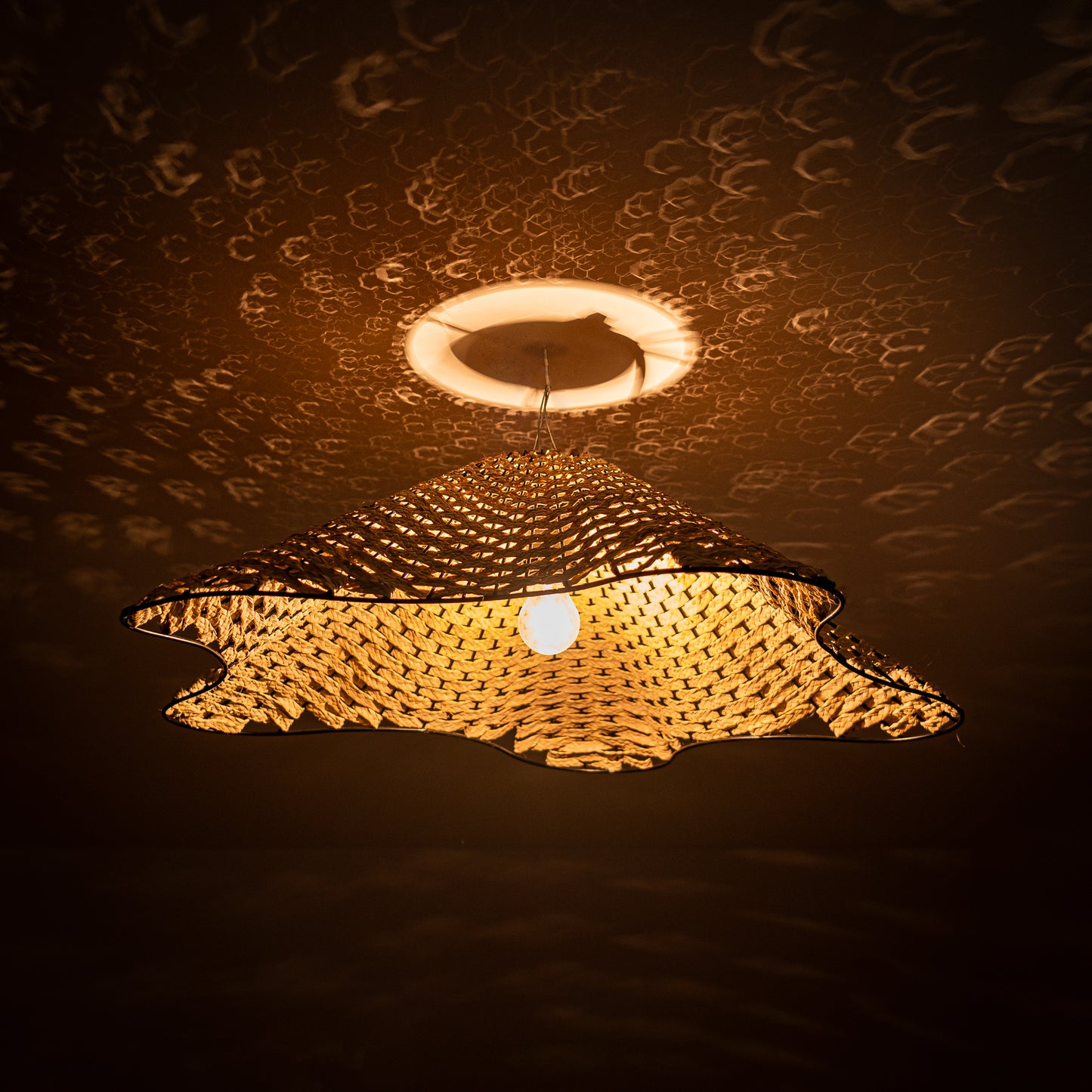 Lustre artisanal en fibre naturelle & acier inoxydable