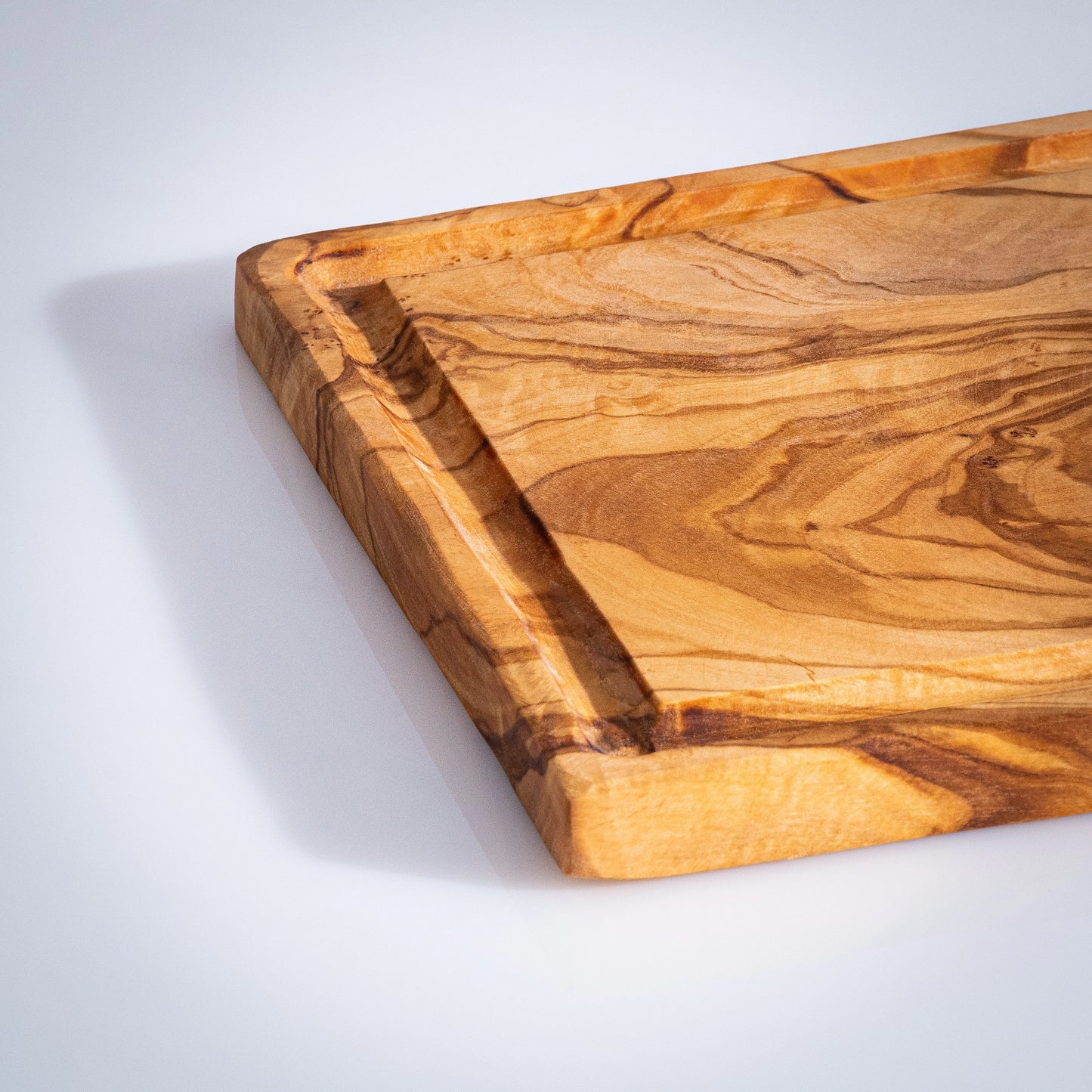 Planche à découper rustique en bois naturel avec rainures