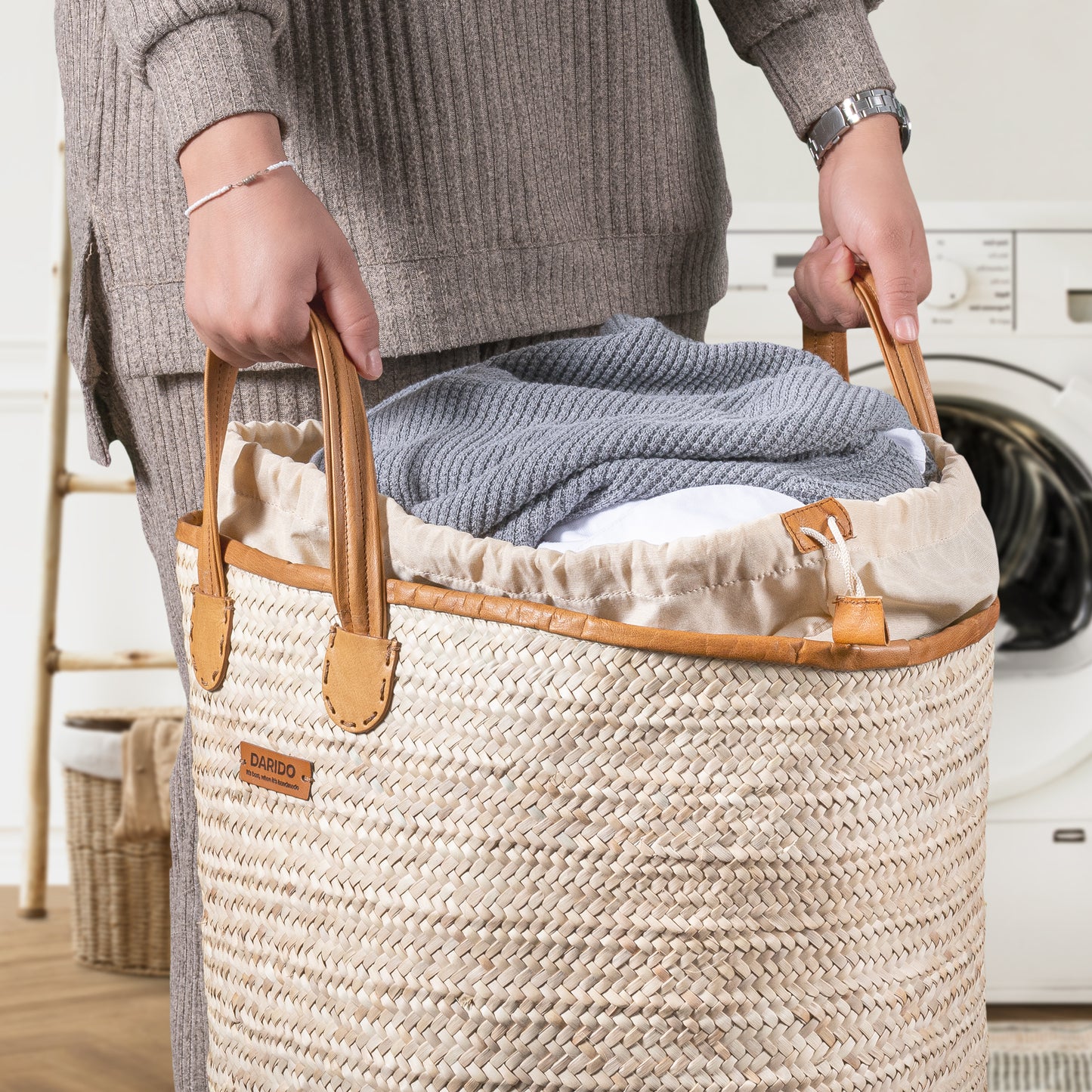 Panier à linge en Saaf avec fermeture  - Cuir couleur Camel - H55 x ∅45cm - Fait Main