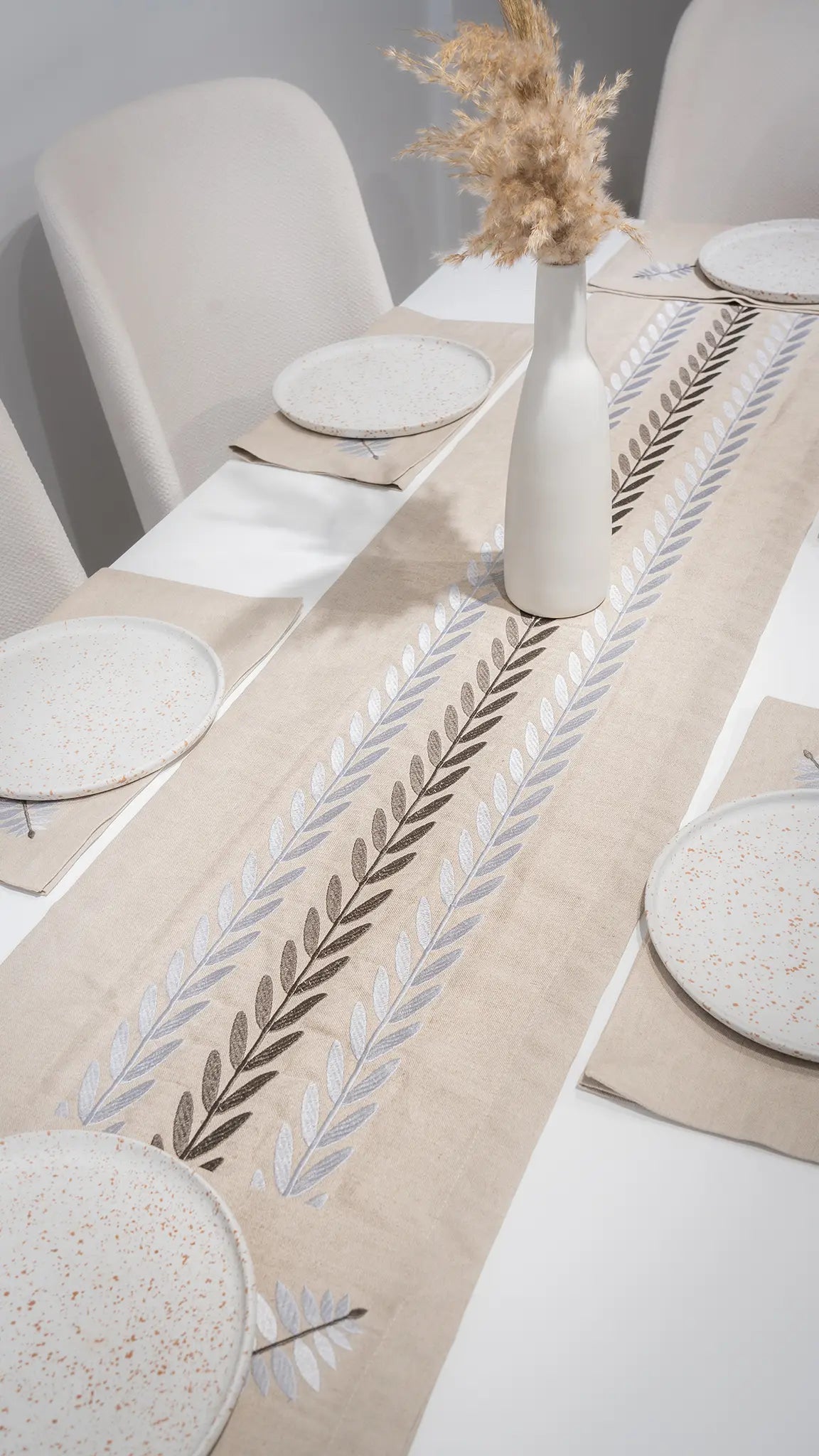 Chemin de Table en Lin Brodé - ARA