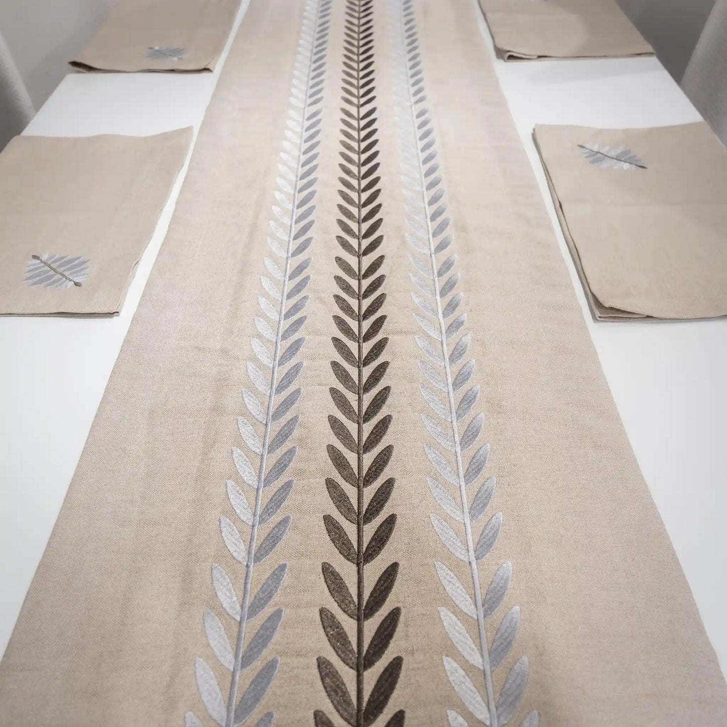 Chemin de Table en Lin Brodé - ARA