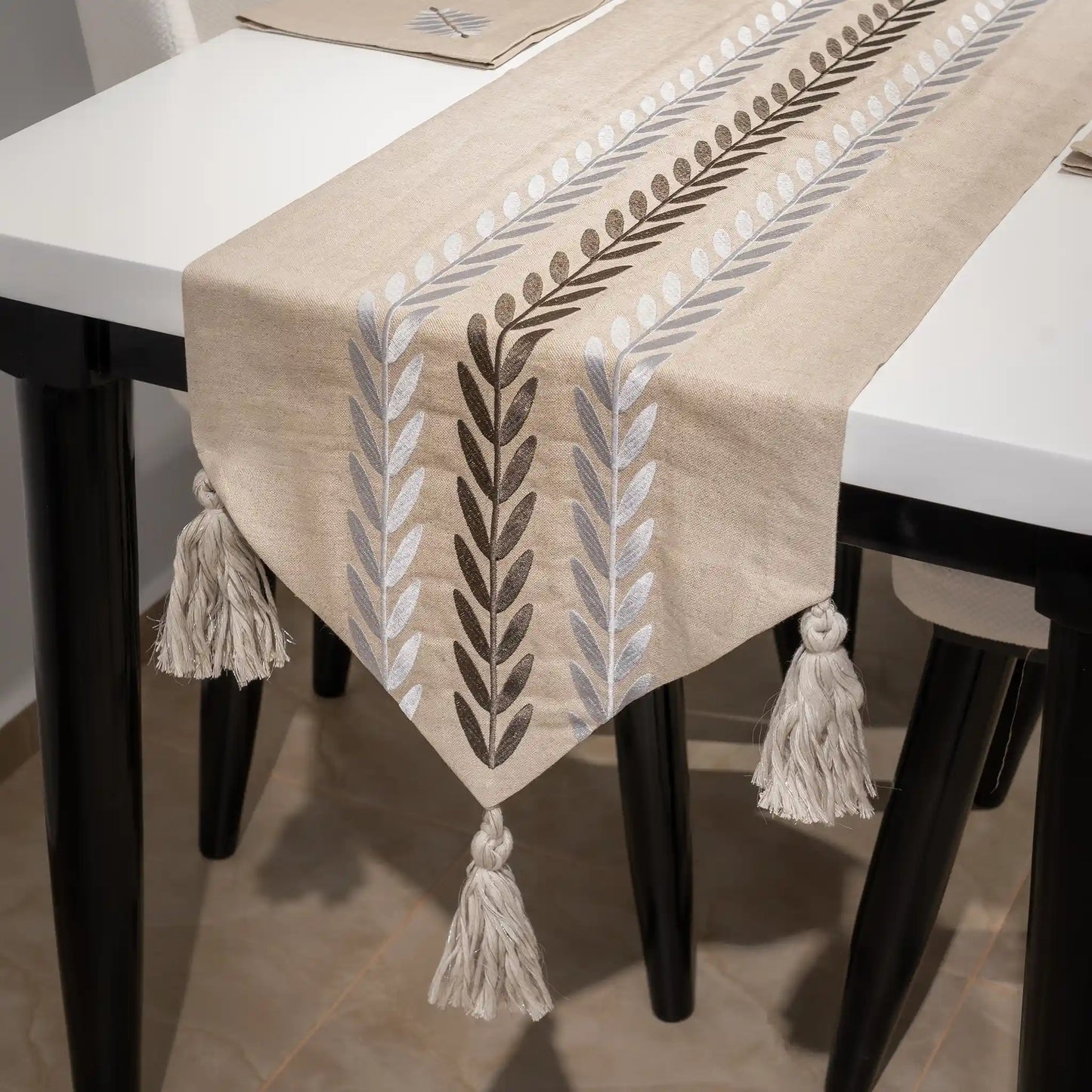 Chemin de Table en Lin Brodé - ARA