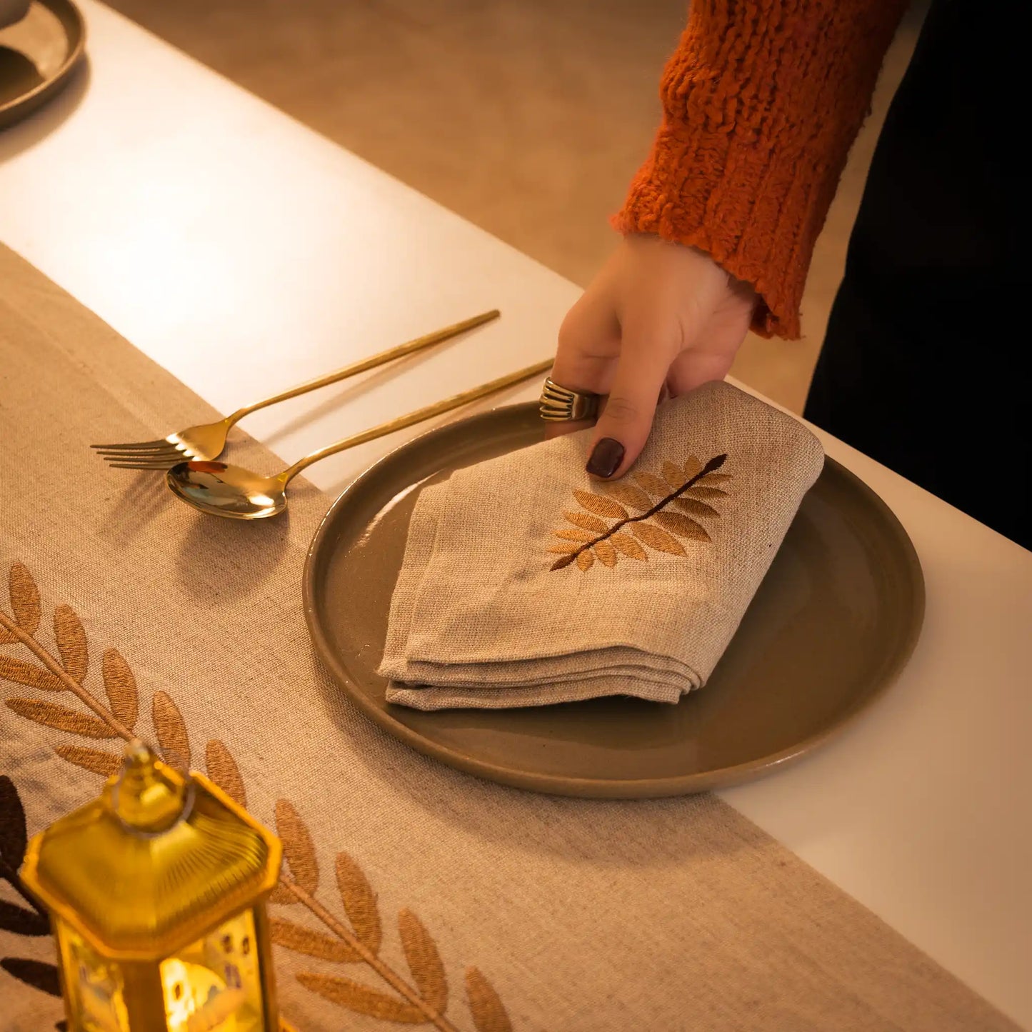 Chemin de Table en Lin Brodé - ARA