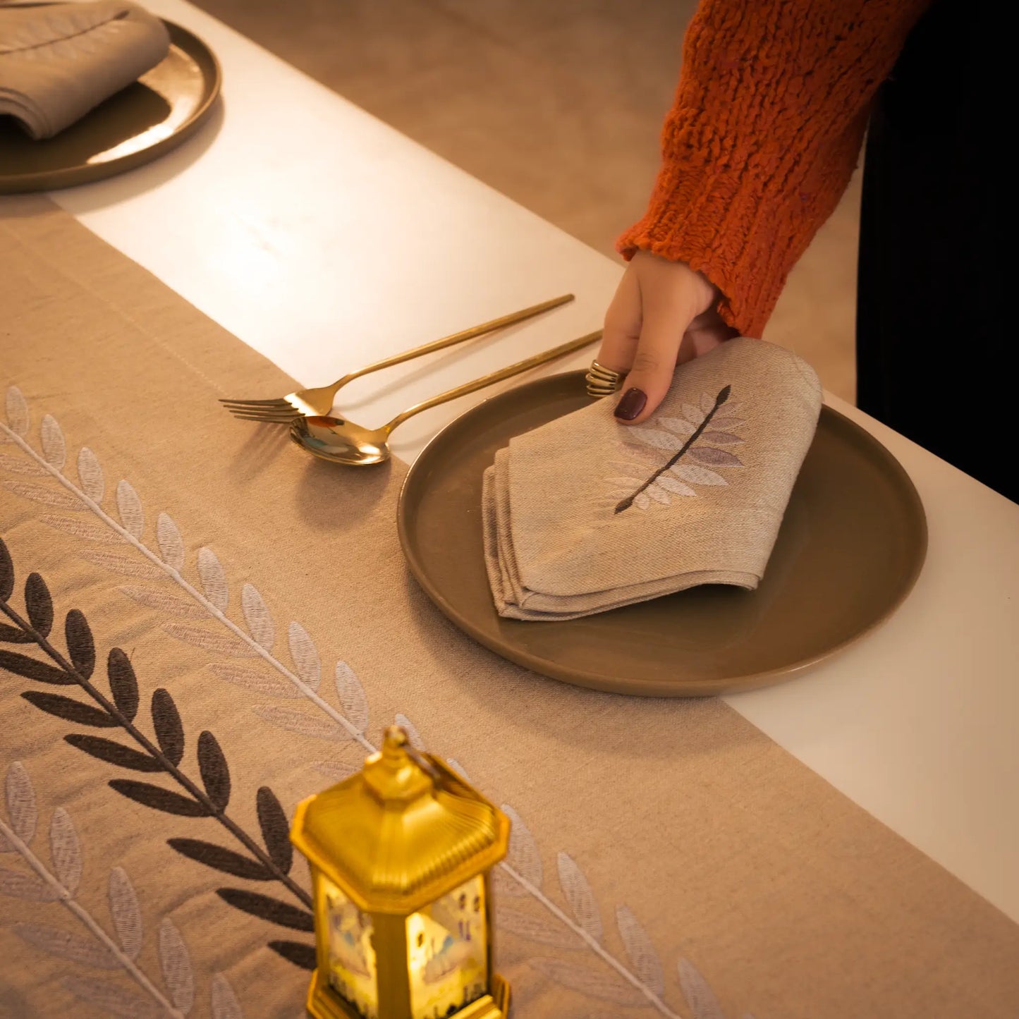 Chemin de Table en Lin Brodé - ARA