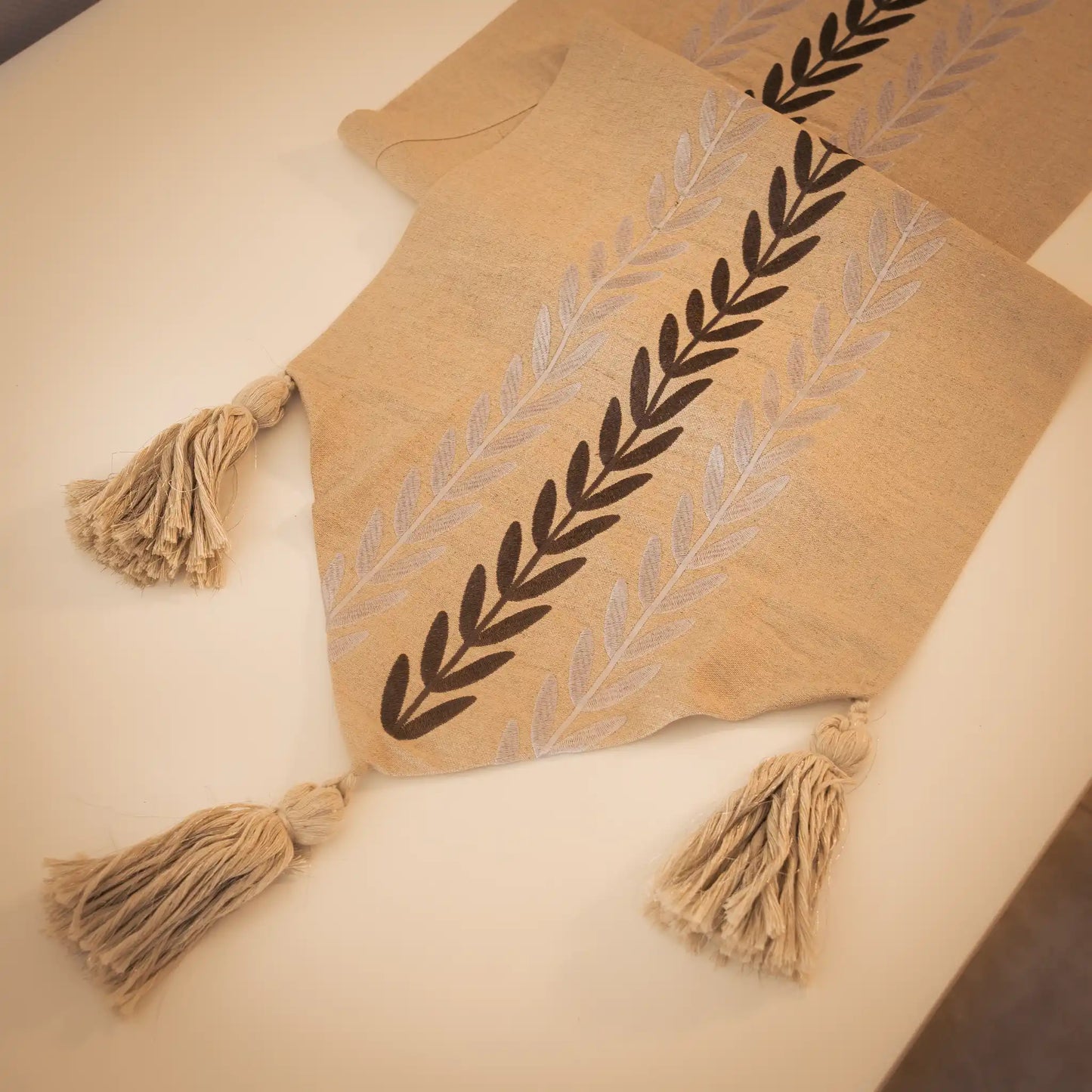 Chemin de Table en Lin Brodé - ARA