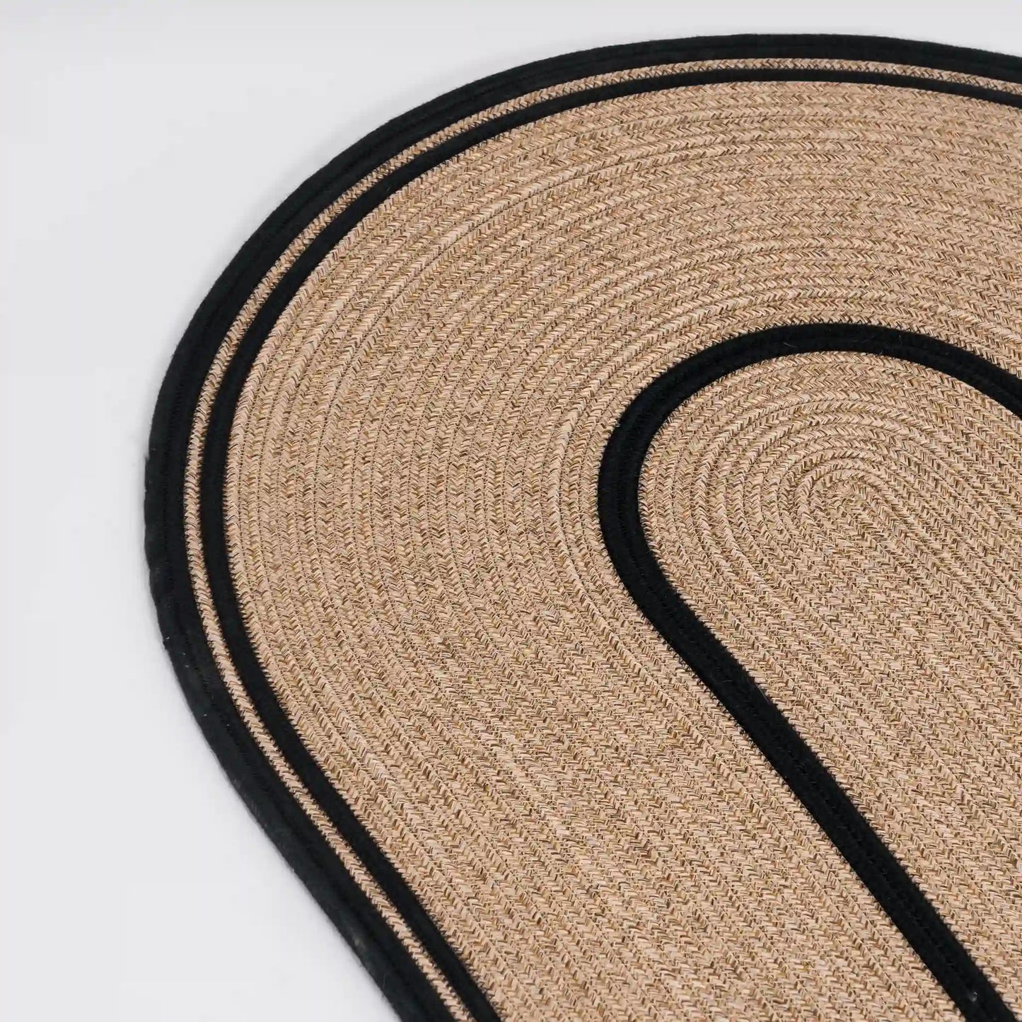 Tapis Ovalis : L'Élégance du Coton Tressé à la Main