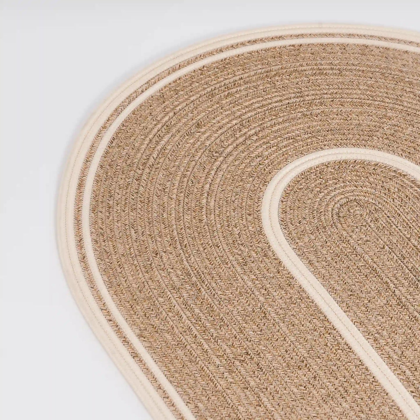 Tapis Ovalis : L'Élégance du Coton Tressé à la Main