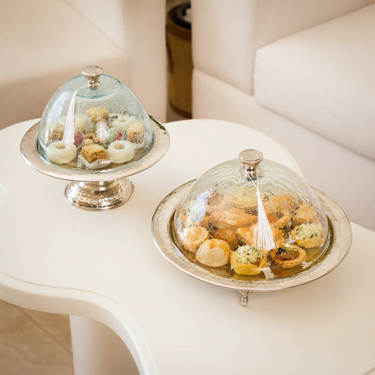 Présentoir avec cloche en verre soufflé & cuivre
