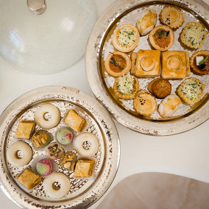 Présentoir avec cloche en verre soufflé & cuivre