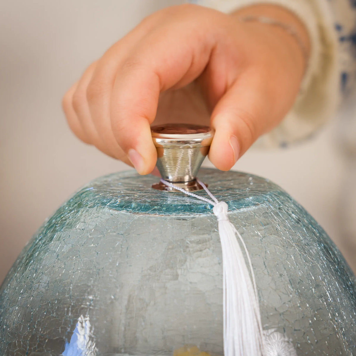 Présentoir avec cloche en verre soufflé & cuivre