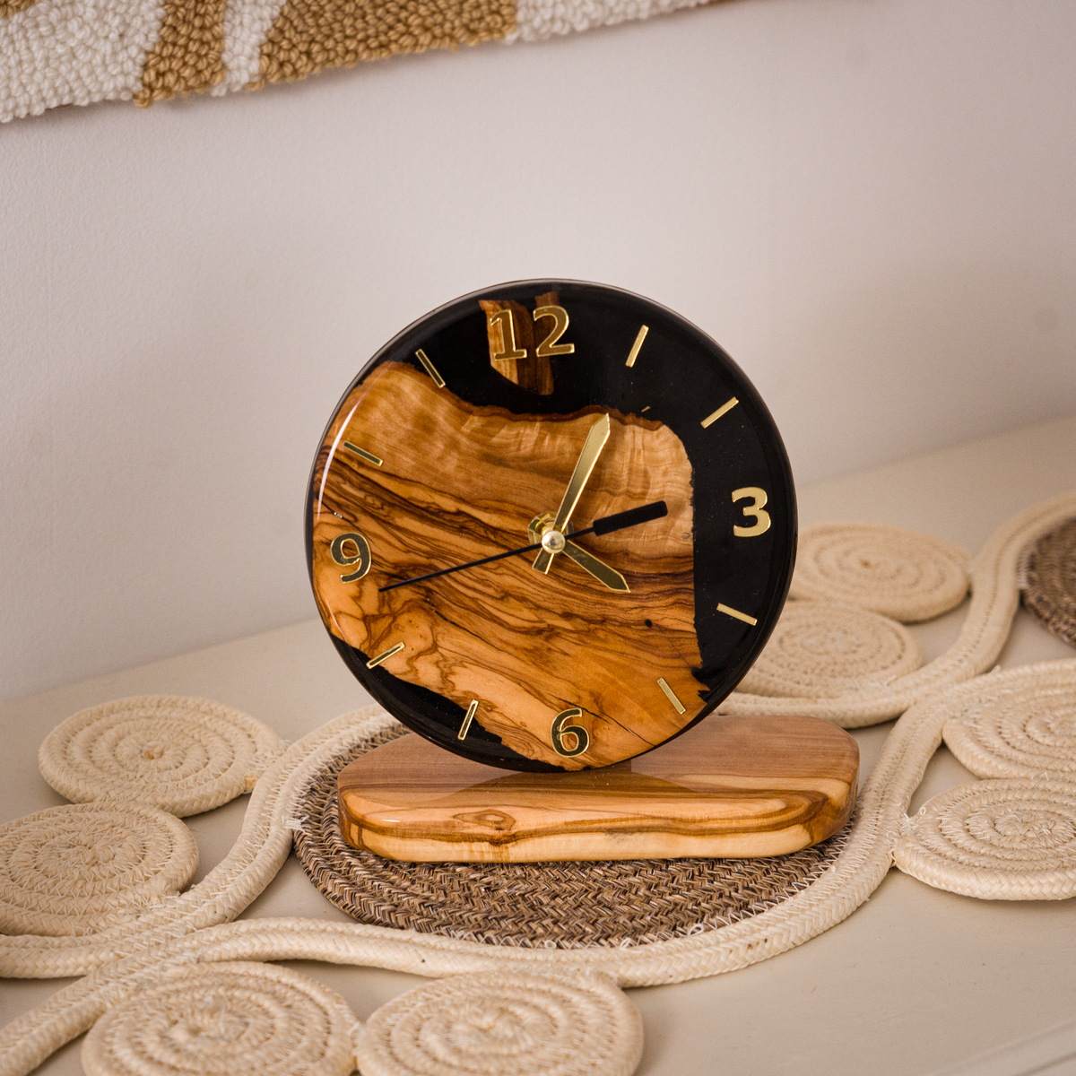 Horloge Olive & Résine artisanale en bois d’olivier, idée cadeau élégante pour les fêtes de fin d’année