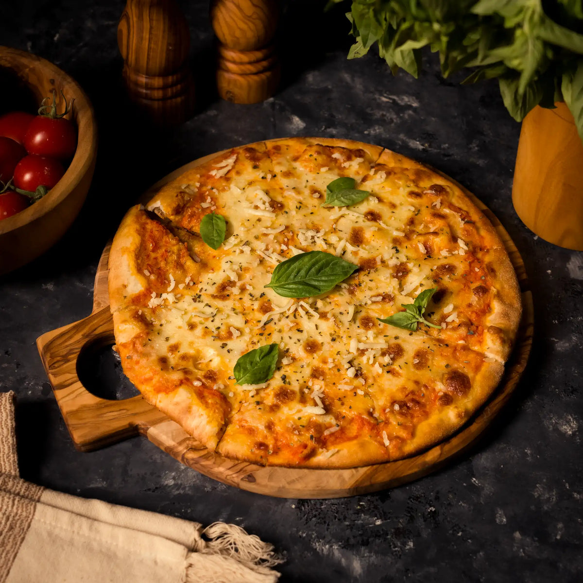 Planche à Pizza en Bois d’Olivier avec Manche