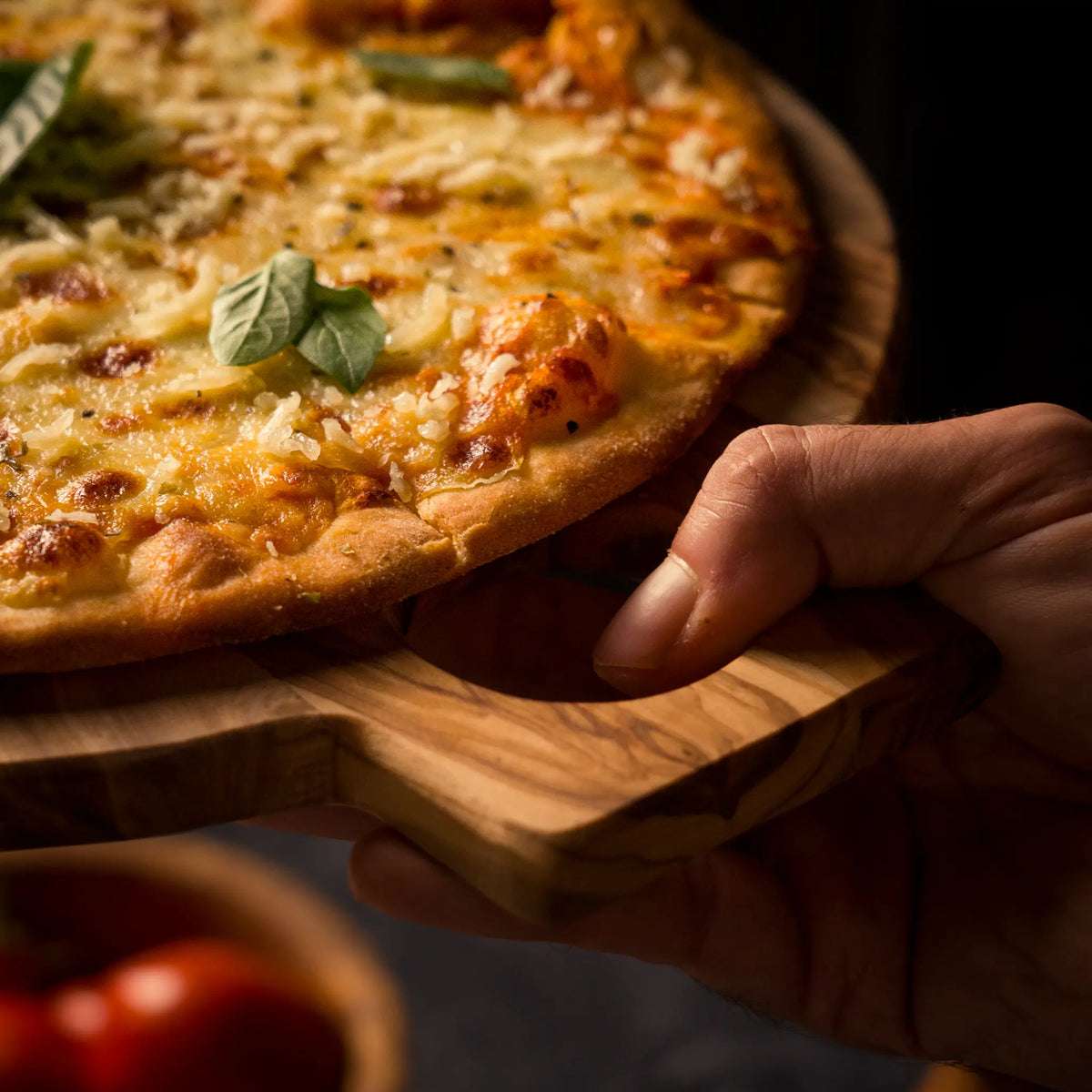 Planche à Pizza en Bois d’Olivier avec Manche