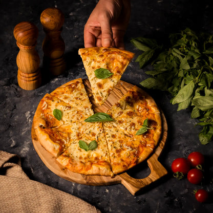 Planche à Pizza en Bois d’Olivier avec Manche