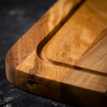 Planche Rectangulaire en Bois d’Olivier avec Rainure – 35 × 18 cm