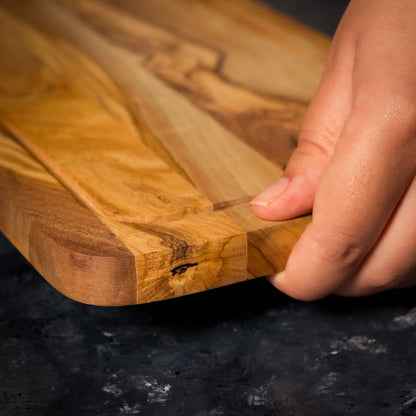 Planche Rectangulaire en Bois d’Olivier avec Rainure – 35 × 18 cm
