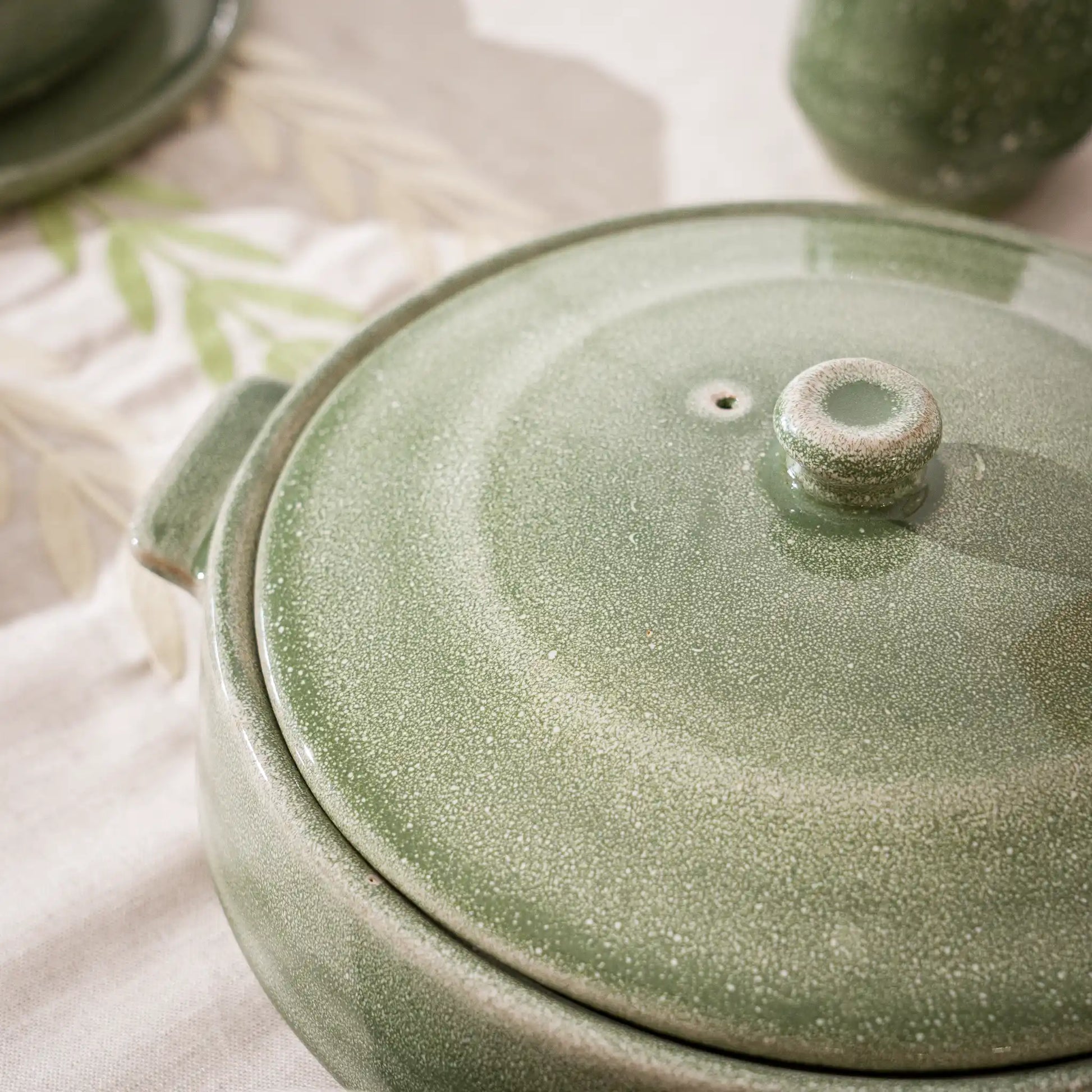 Service de vaisselle Émeraude pour une décoration de table élégante