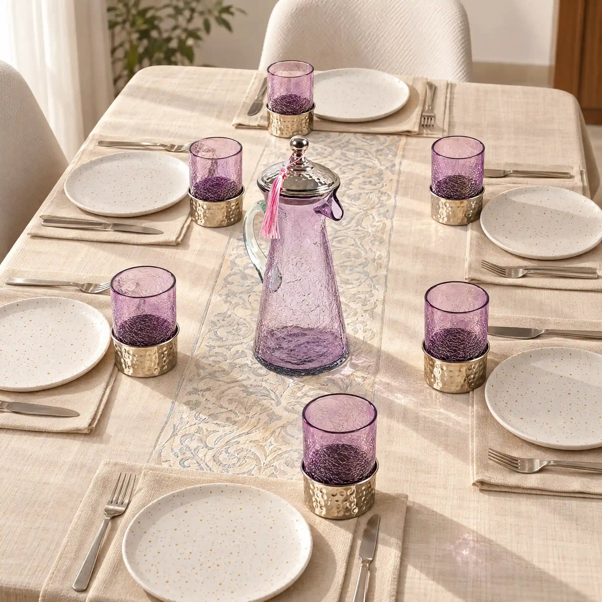 Verres à eau rose mauve avec effet craquelé et supports en cuivre